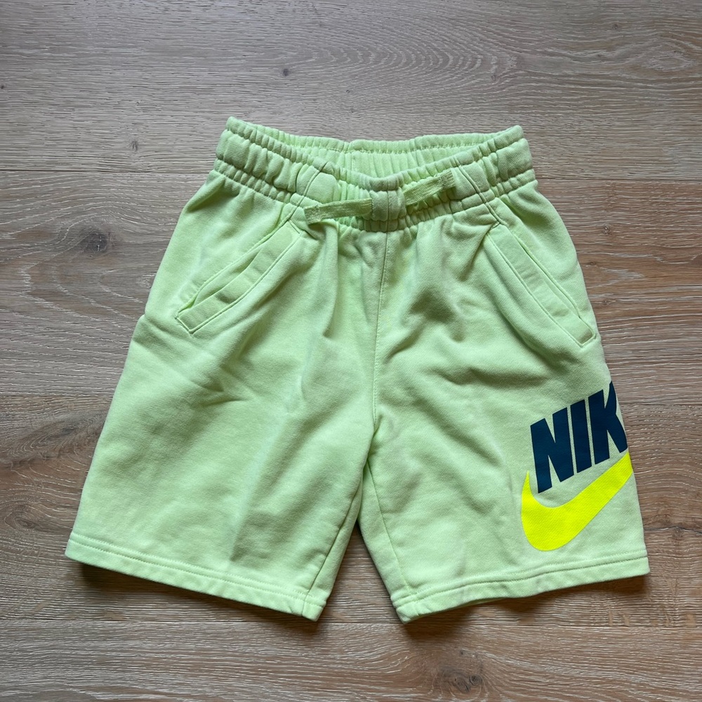 Boys Nike Fleece shirts M10/12